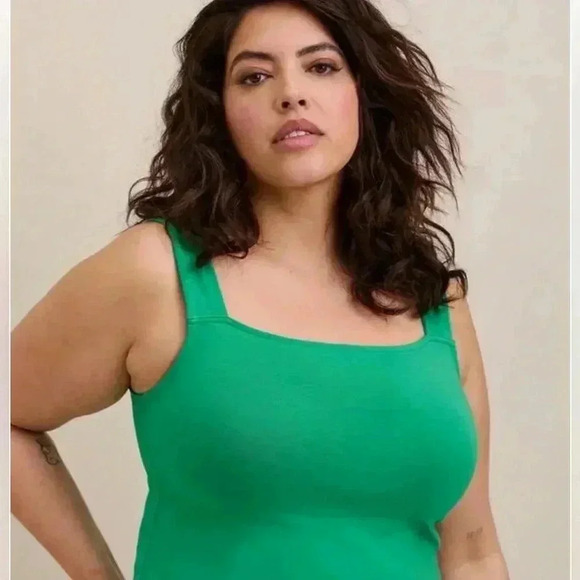 (3 for $10)Torrid Crop Top Green | Size 3 | Tee | Tank top - Picture 1 of 10